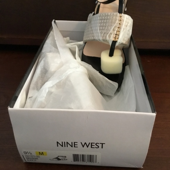 Nine West Sandals, NIB, Black with jeweled cuff across instep. SZ 9.5 - Picture 4 of 4